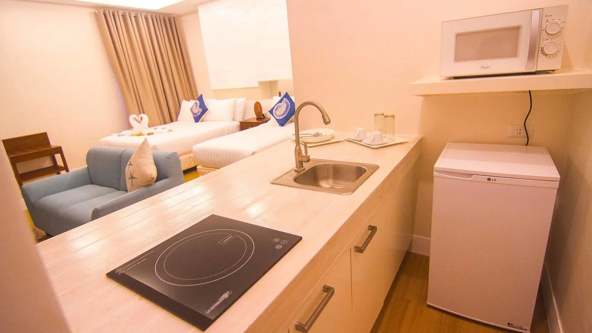 The Reef Hotel And Residences Olongapo City